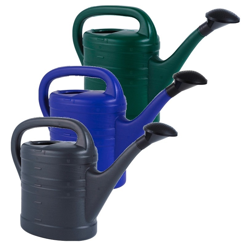 Gieter kunststof. in de kleuren; groen, blauw en antraciet