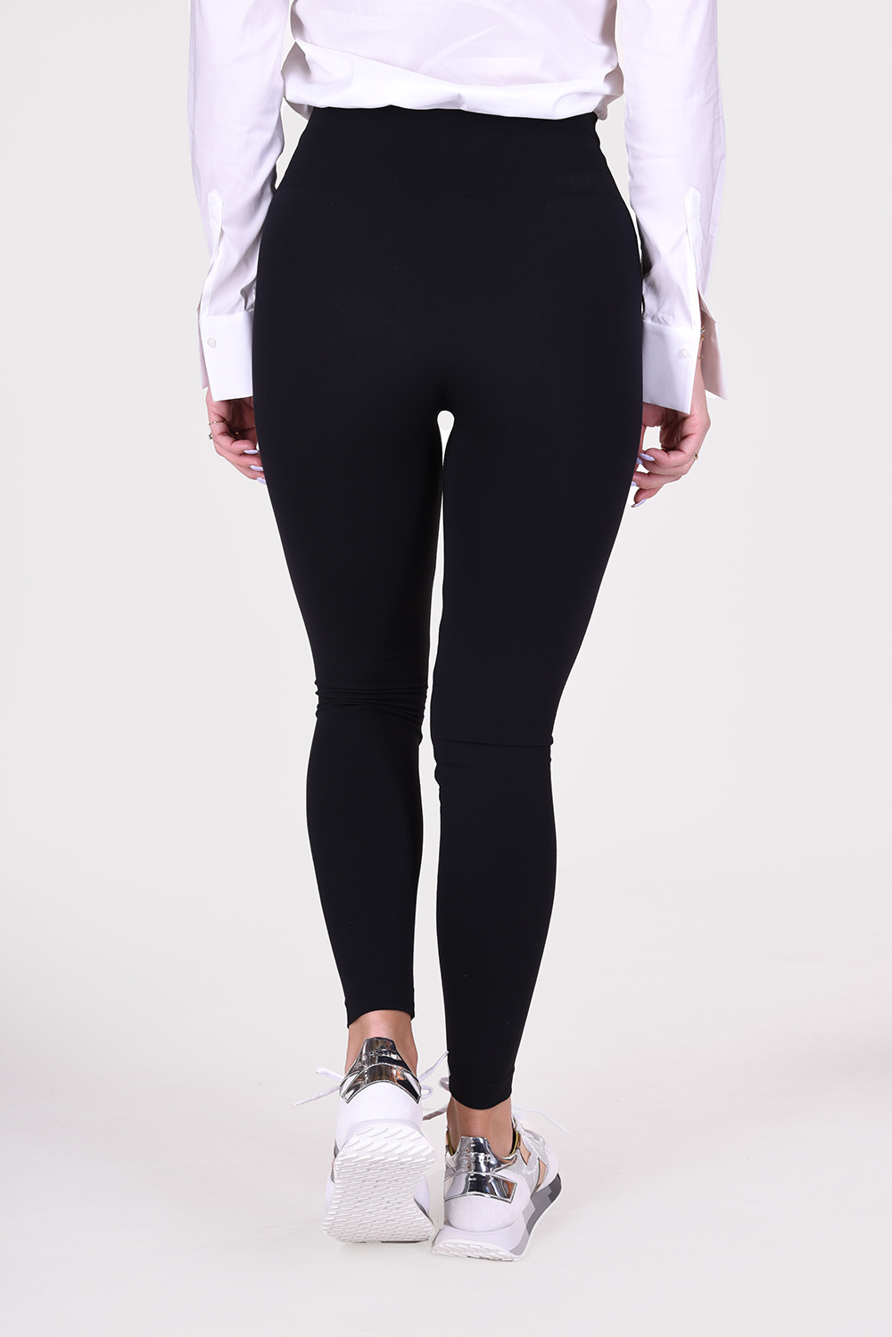 Wolford pants Perfect Fit 14554 black - Marjon Snieders