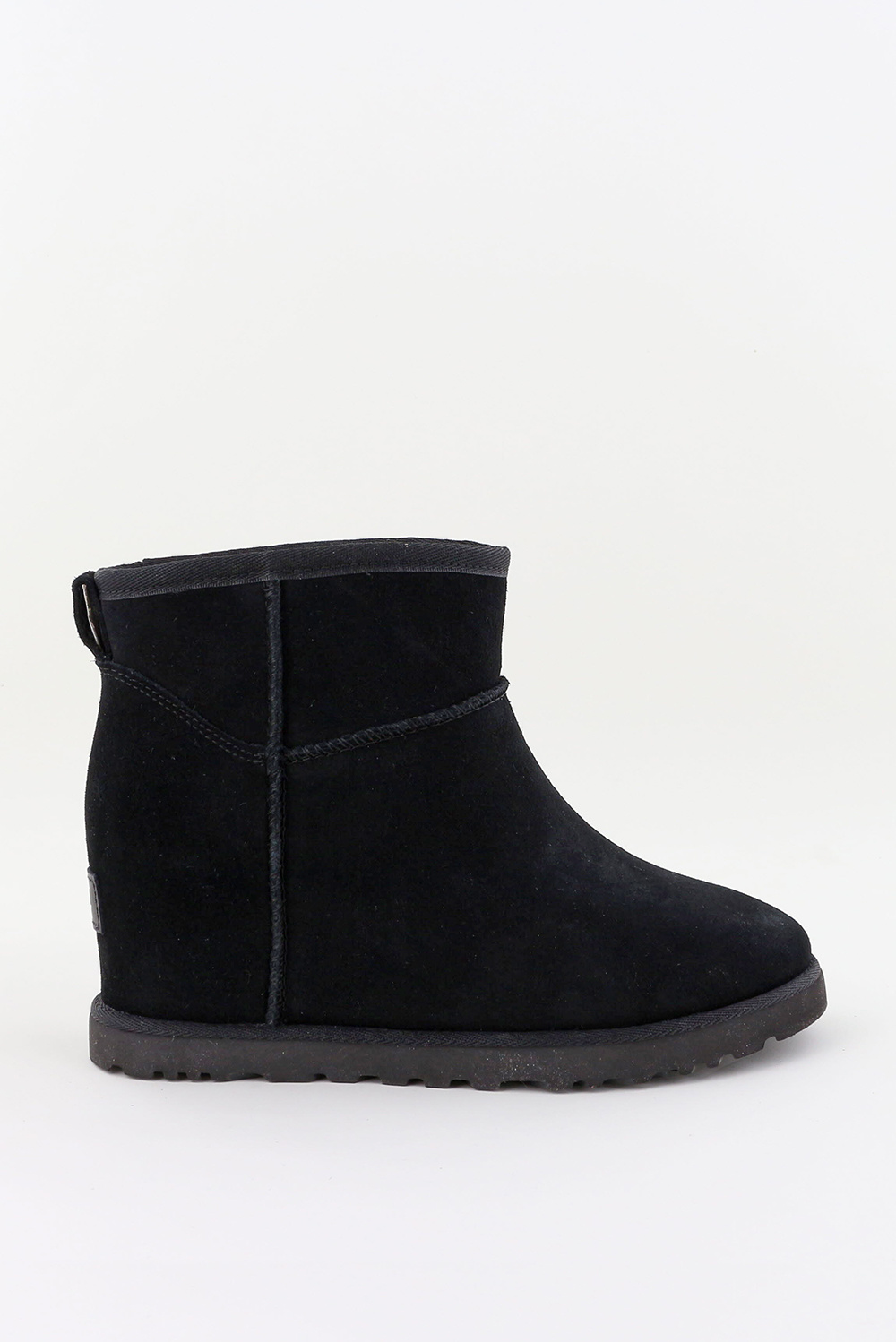 UGG enkellaarsjes Classic Femme Mini 1104609 zwart UGG enkellaarsjes Classic Femme Mini 1104609 zwart