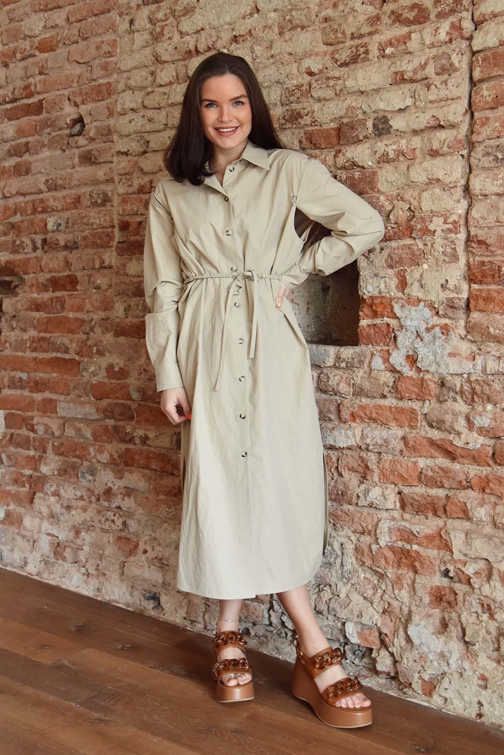 Nanushka jurk Edisa NW22RSDR00784 taupe Nanushka jurk Edisa NW22RSDR00784 taupe