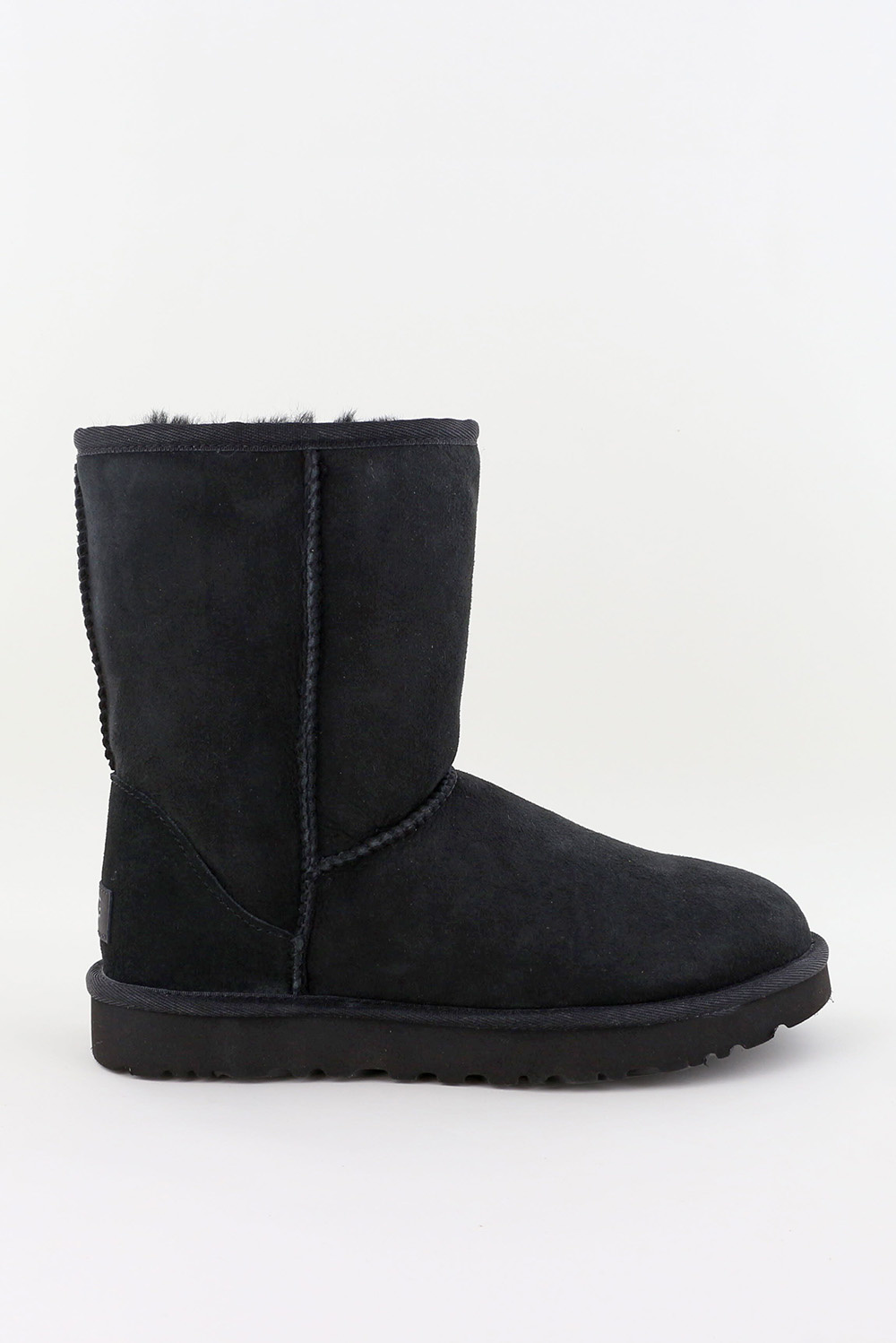 UGG enkellaarsjes Classic Short II 1016223 black UGG enkellaarsjes Classic Short II 1016223 black