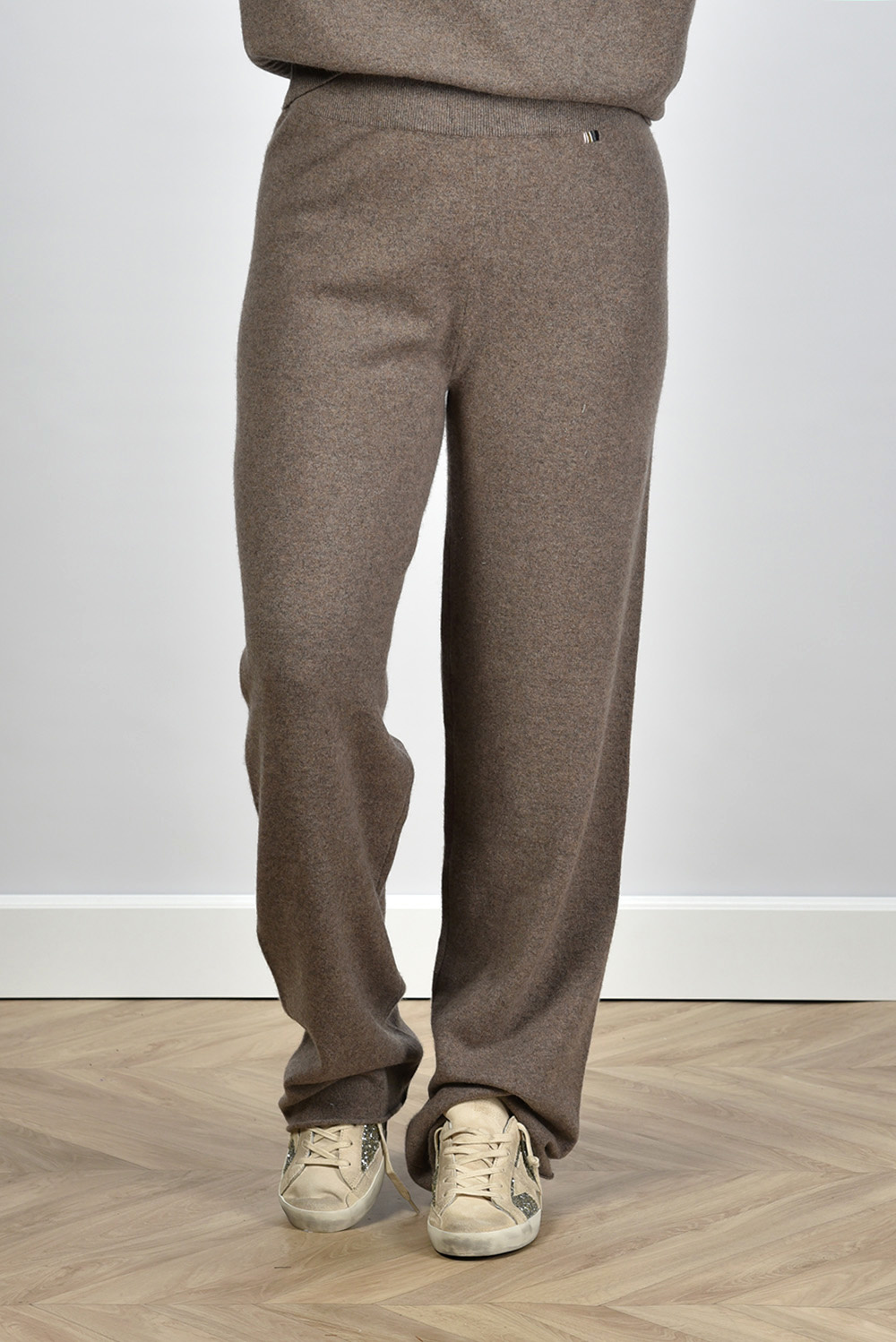 Extreme broek Trousers 104 taupe - Marjon Snieders