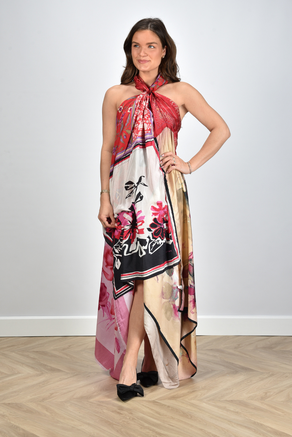 1/OFF Paris jurk Designer Scarf Maxi 24723-1 rood 1/OFF Paris jurk Designer Scarf Maxi 24723-1 rood