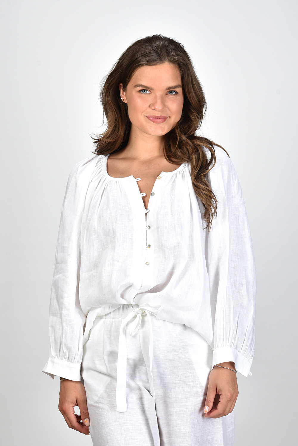 Greek Archaic Kori blouse S23K-140021 wit Greek Archaic Kori blouse S23K-140021 wit