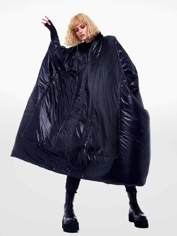De iconische 'puffer coat' waar Norma Kamali wereldberoemd werd