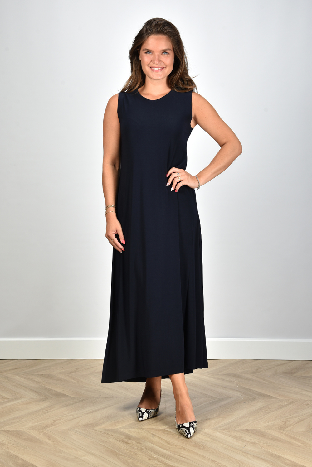 Norma Kamali jurk Sleeveless Long Swing KK1263PL016012 blauw Norma Kamali jurk Sleeveless Long Swing KK1263PL016012 blauw