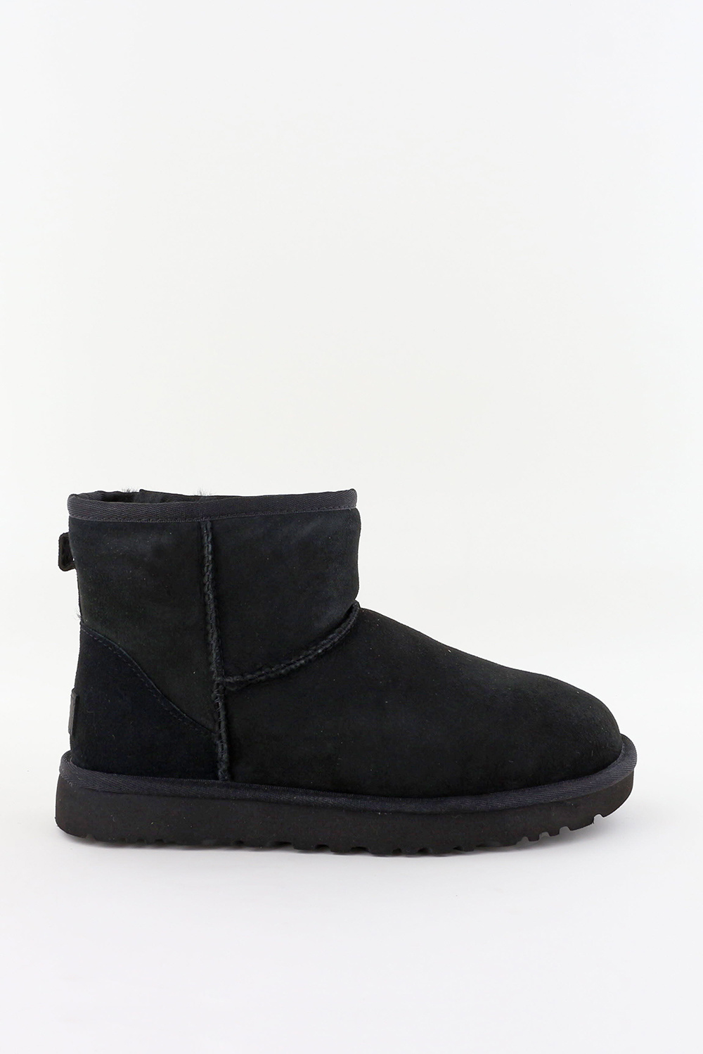 UGG enkellaarsjes Classic Mini II 1016222 black UGG enkellaarsjes Classic Mini II 1016222 black