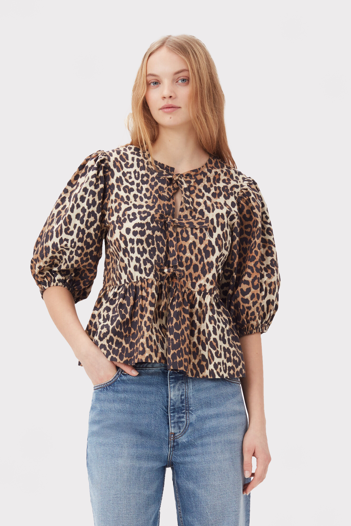 Ganni blouse F9116 pofmouw met strikjes in dierenprint