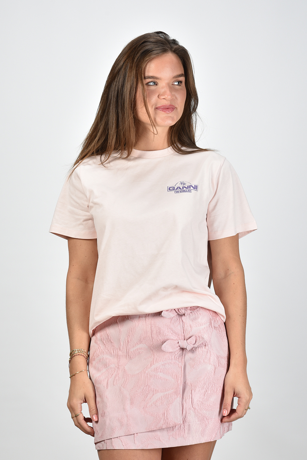 Ganni T-shirt T3919 met print roze