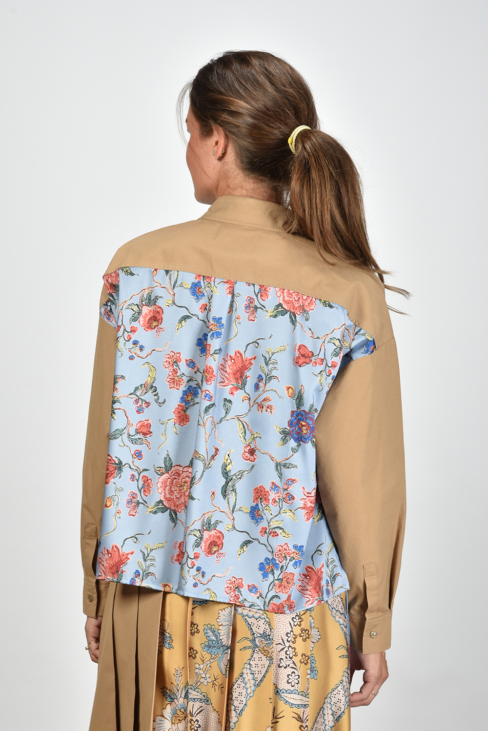 Max Mara Weekend blouse Decano met sjaal print op de achterkant beige