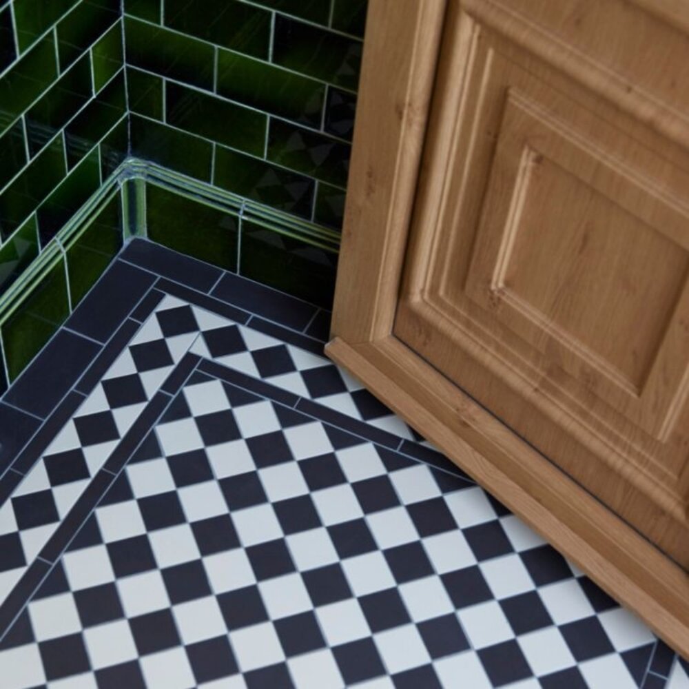 OS VFT Patterns OS Victorian FloorOxford 106mm (Black & Dover White)