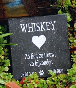 Memorial stone with heart | Belgian bluestone