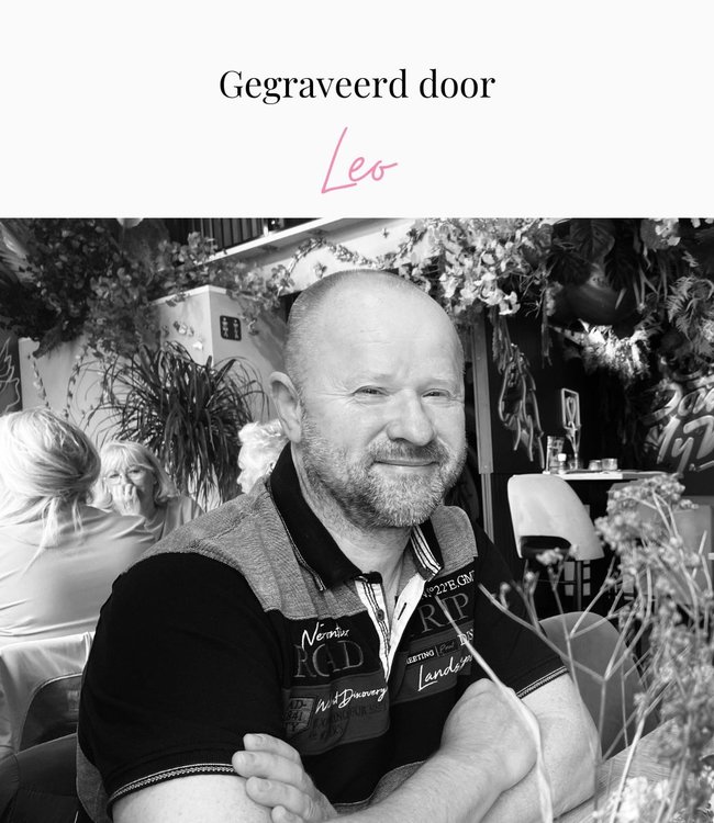 Gedenksteen met dierenpootjes voor hond of kat van Bianco Carrara marmer
