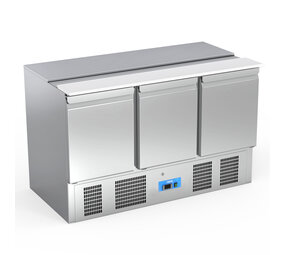 SIBERO RVS Saladette - 3 Deur - Met RVS Top - 400 Liter - GN 4X1/1 - 1365X700X860(h)mm SIBERO RVS Saladette - 3 Deur - Met RVS Top - 400 Liter - GN 4X1/1 - 1365X700X860(h)mm