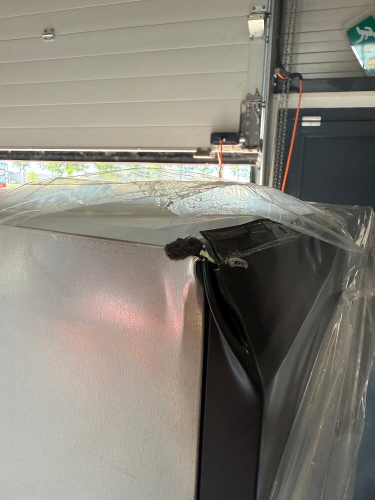 ''Lichte schade'' Luxe Display Koelkast – 1-Deurs – Geforceerde Koeling – Glasdeur – Zwart Interieur & Exterieur – 540x580x1900mm