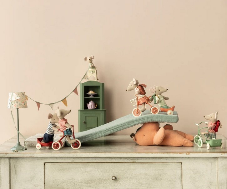 Tricycle Hanger - Coral - Maileg-2