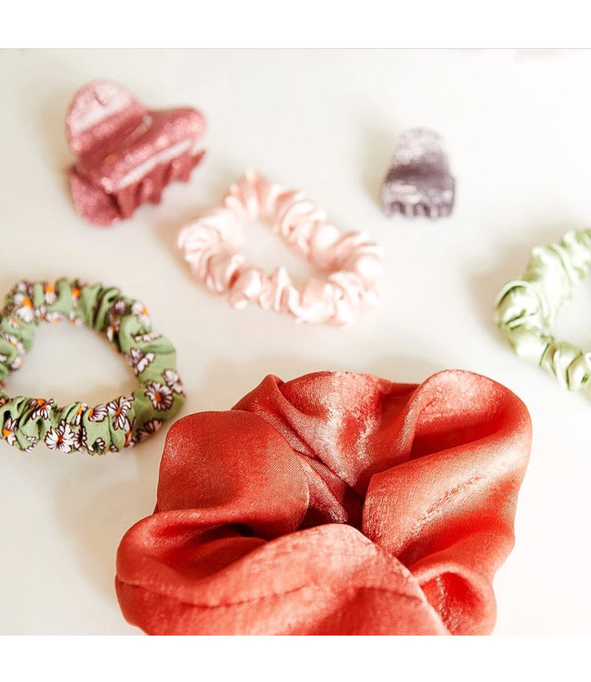 Satin Feel Scrunchie / Red