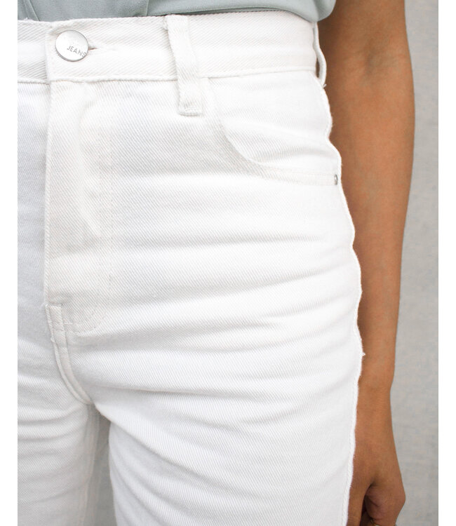 Straight Leg Jeans / White
