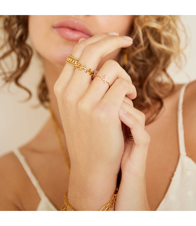 Gold Elegant Flower Ring