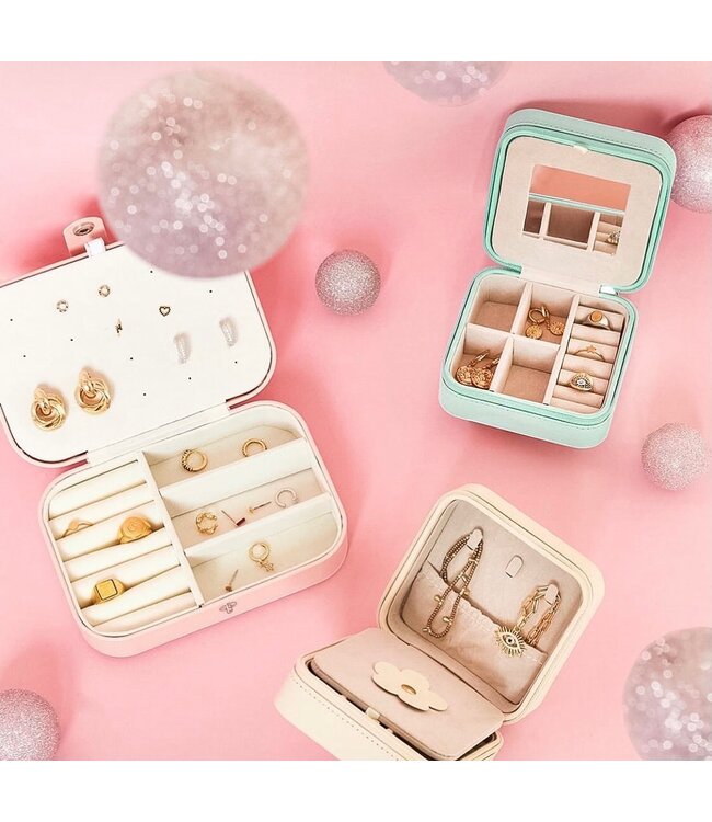 On the Road Travel Box / Ecru