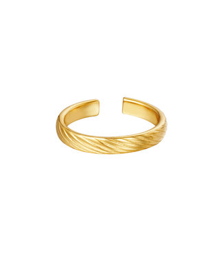 Gold Twisted Pattern Ring