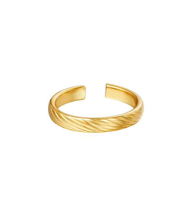 Gold Twisted Pattern Ring