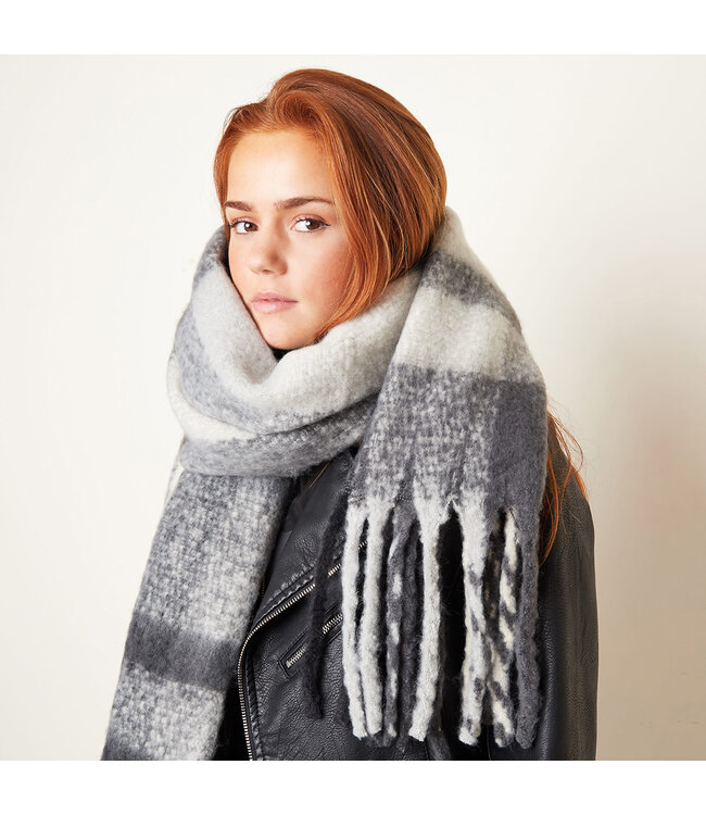 Checkered Fringe Scarf