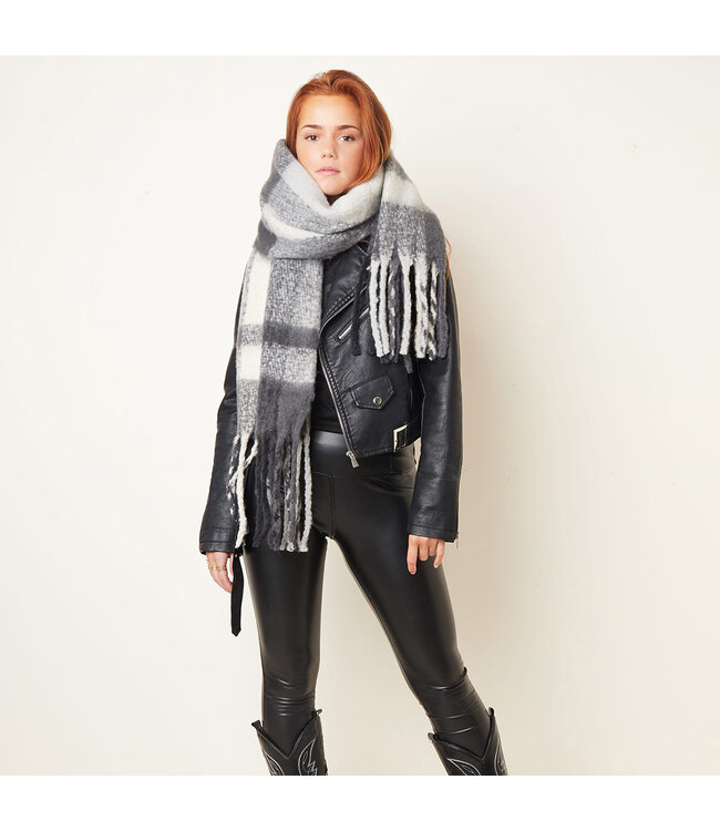 Checkered Fringe Scarf