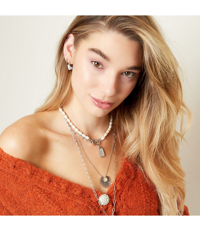 Pearl Ovale Closure Necklace