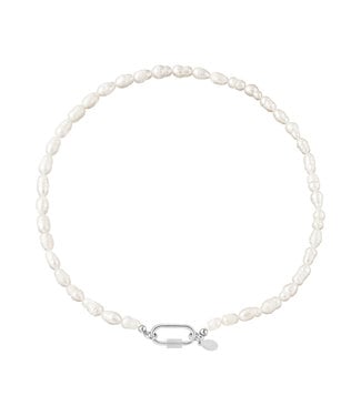 Pearl Ovale Closure Necklace