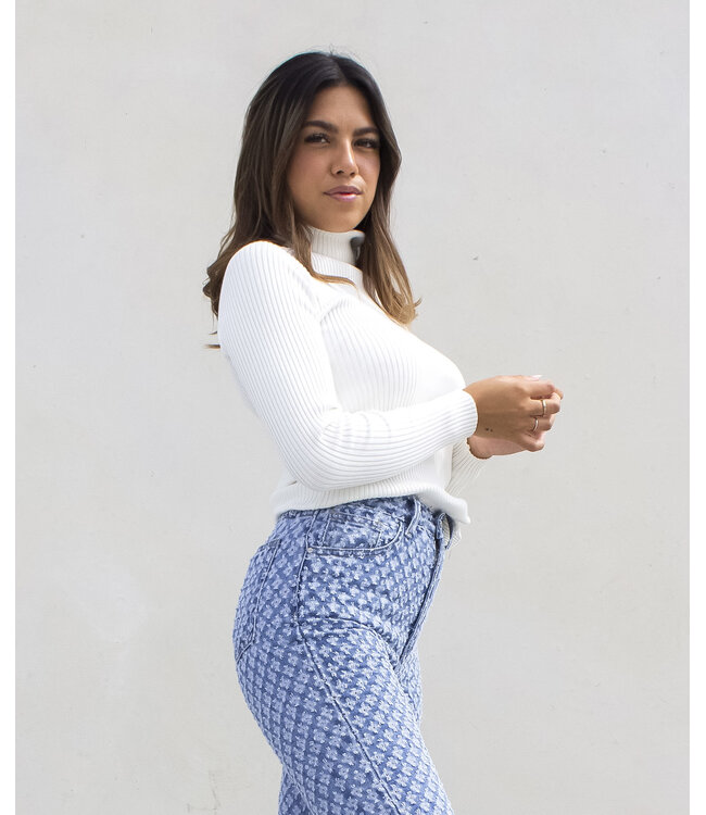 Ribbed Turtleneck / White