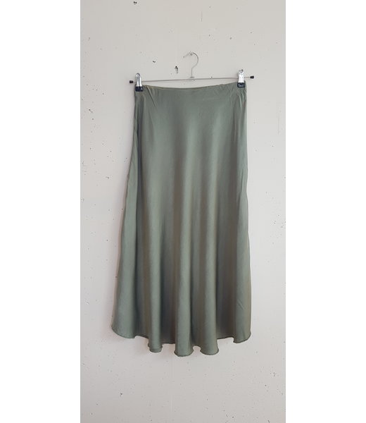selectedbystijldepartment Skirt silk, Army green