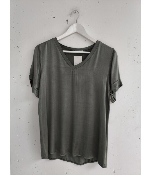 selectedbystijldepartment T-shirt silk look V, Army green