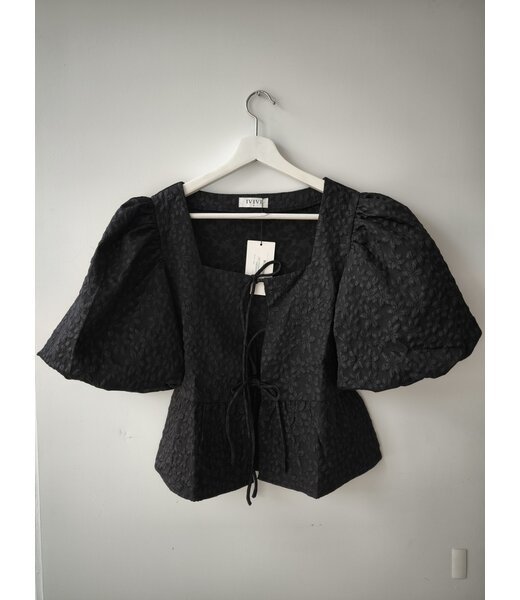selectedbystijldepartment Top ruffle flowers, Black