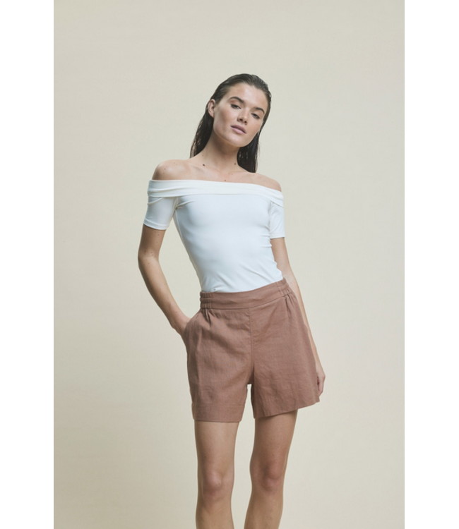 Five units Shorts Linea, Amber