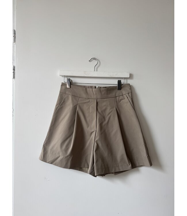 selectedbystijldepartment Short chique, Sage