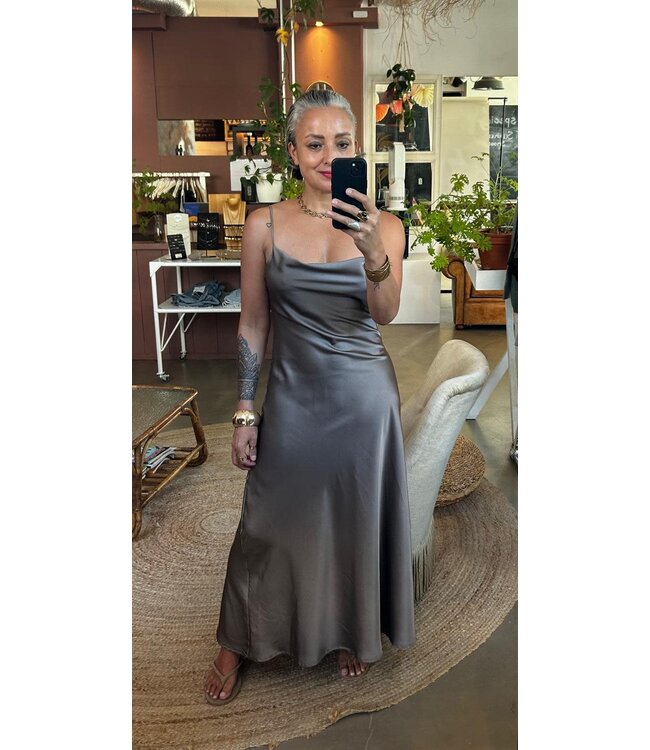 selectedbystijldepartment Dress satin, Taupe