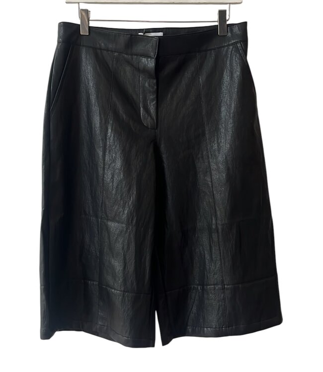 selectedbystijldepartment Bermuda leather look, Black