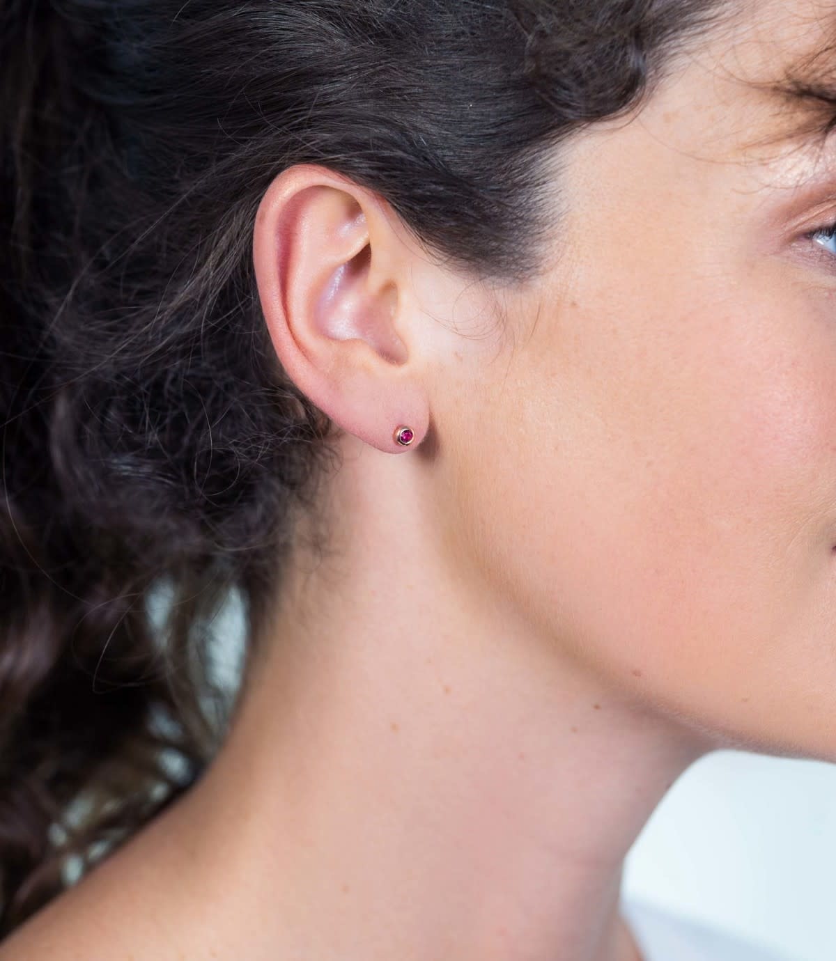 Zinzi Rosé vergulde zilveren oorbellen - Rond (CZ Donkerrood) ZIO1177RR