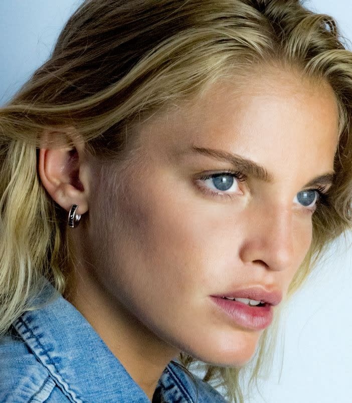 Zinzi Zilveren oorbellen - Ring 15 x 3 mm (CZ Zwart) ZIO191B