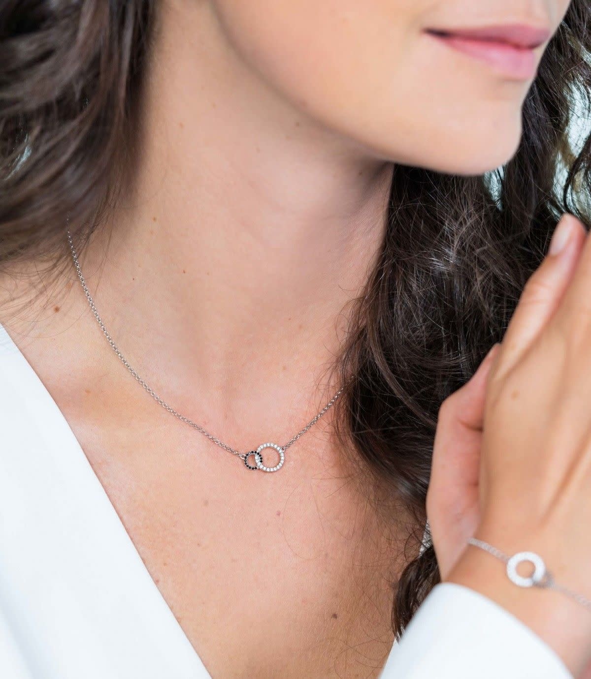 Zinzi Zilveren ketting - Verbonden Open Rondjes (CZ Zwart/Wit) ZIC1987