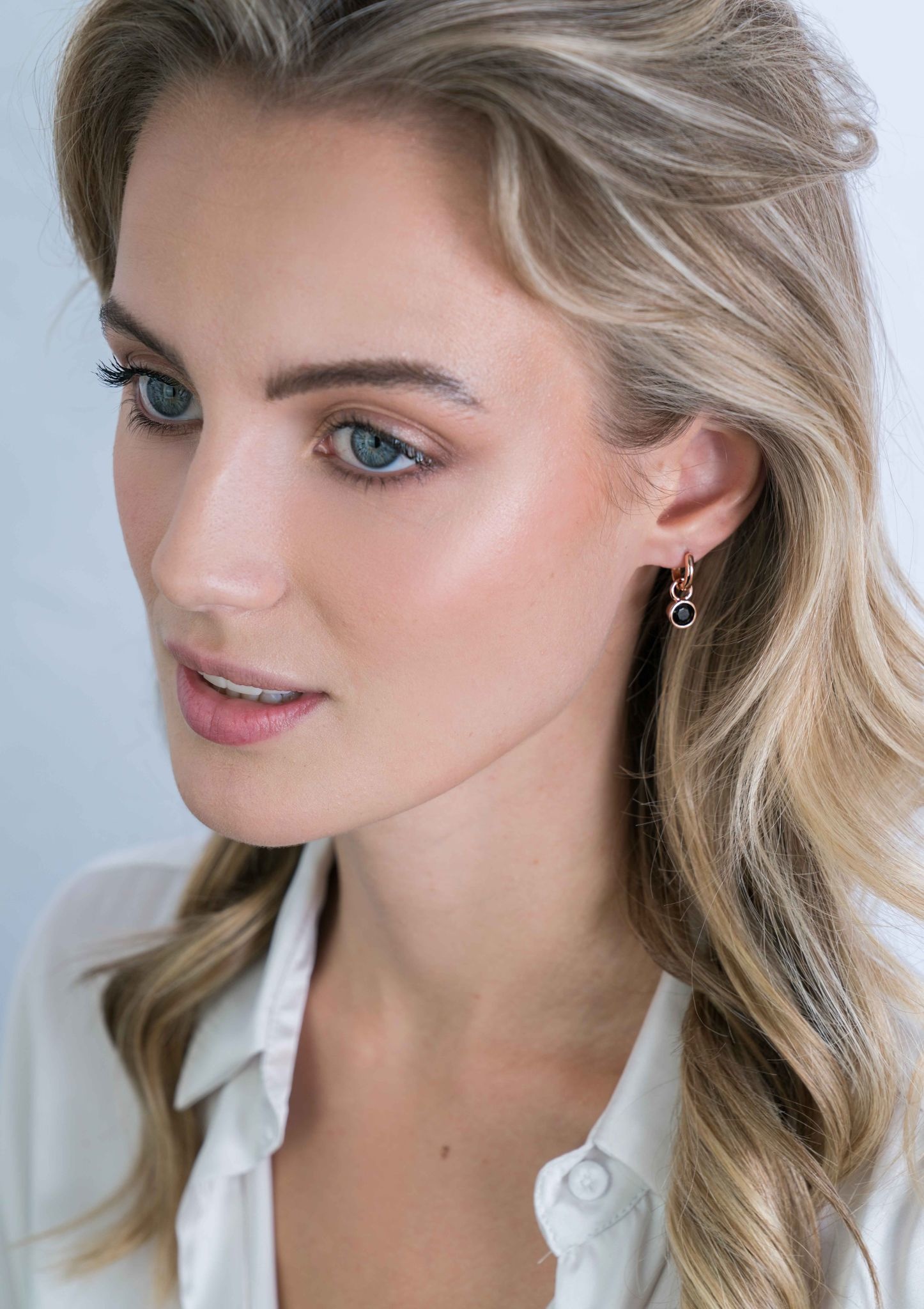 Zinzi Rosé vergulde zilveren oorbedels - Rond (KS Zwart) ZICH1486N