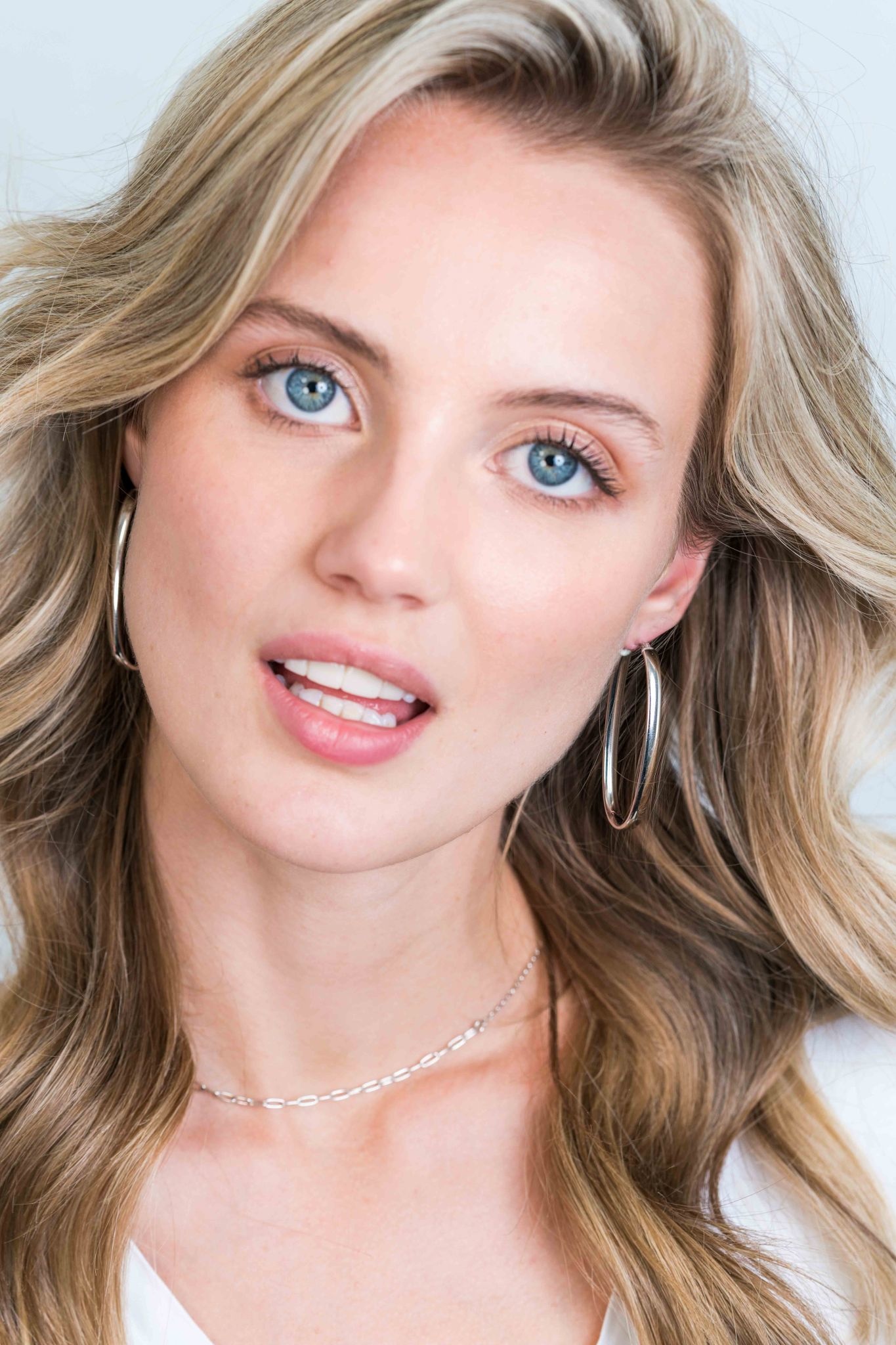 Zinzi Zilveren oorbellen - Ring 49 x 25 mm ZIO2165