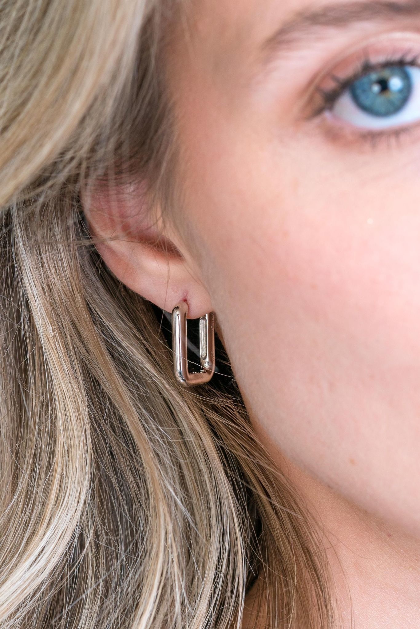 Zinzi Zilveren oorbellen - Ring 18 x 3 mm ZIO2222