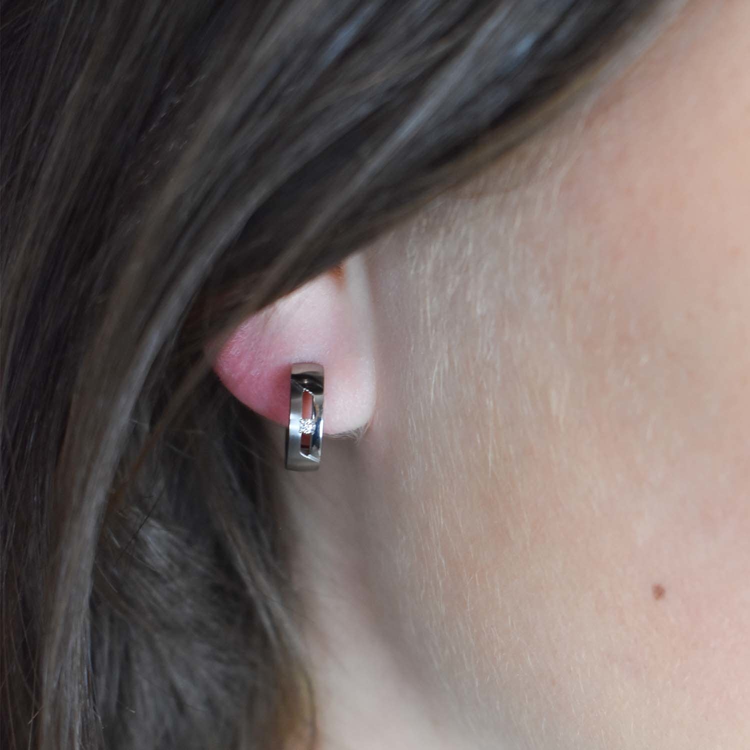 Boccia Titanium oorringen met diamant (0,02 crt. briljant H/SI1) 05045-03