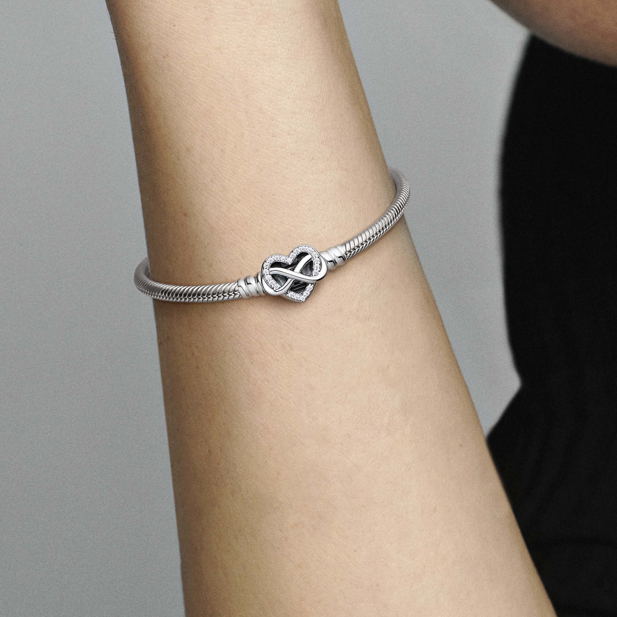 Pandora Pandora Moments Sprankelende Snake Chain Armband met Hartsluiting 592645C01