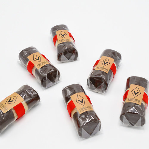 Marsepein - mini bûche met pure chocolade Marsepein - mini bûche met pure chocolade