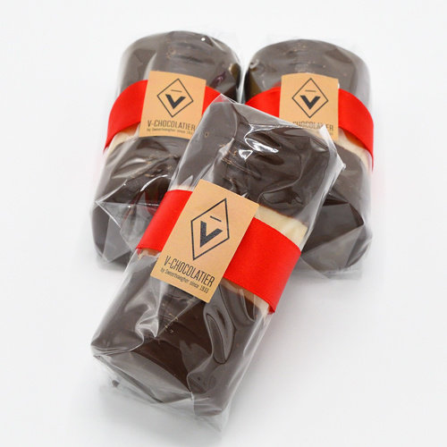 Marsepein - bûche omhuld met pure chocolade Marsepein - bûche omhuld met pure chocolade