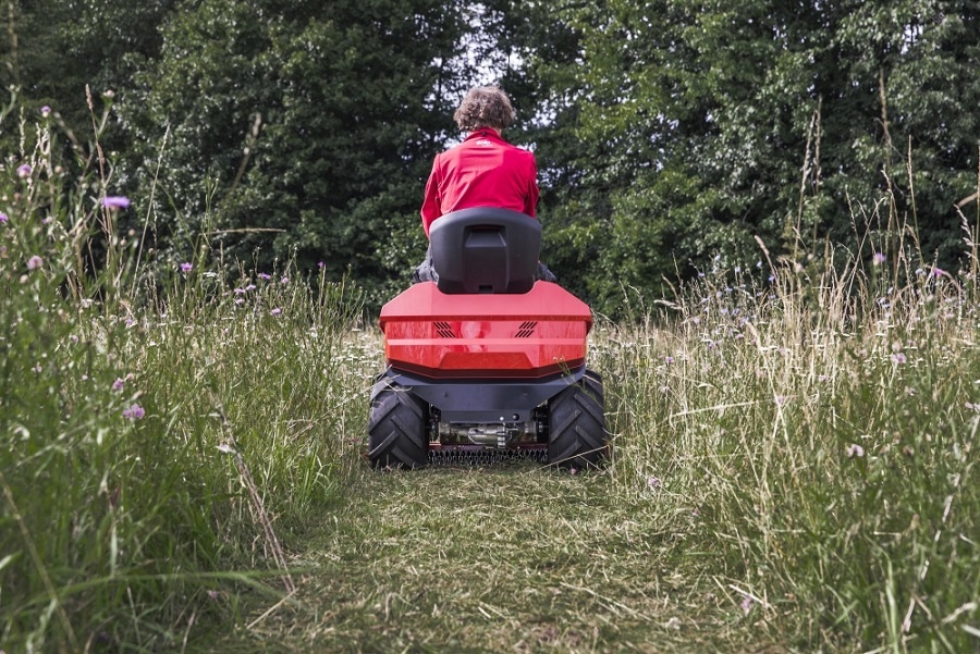 Rasentraktor für hohes Gras / Wiesenmäher