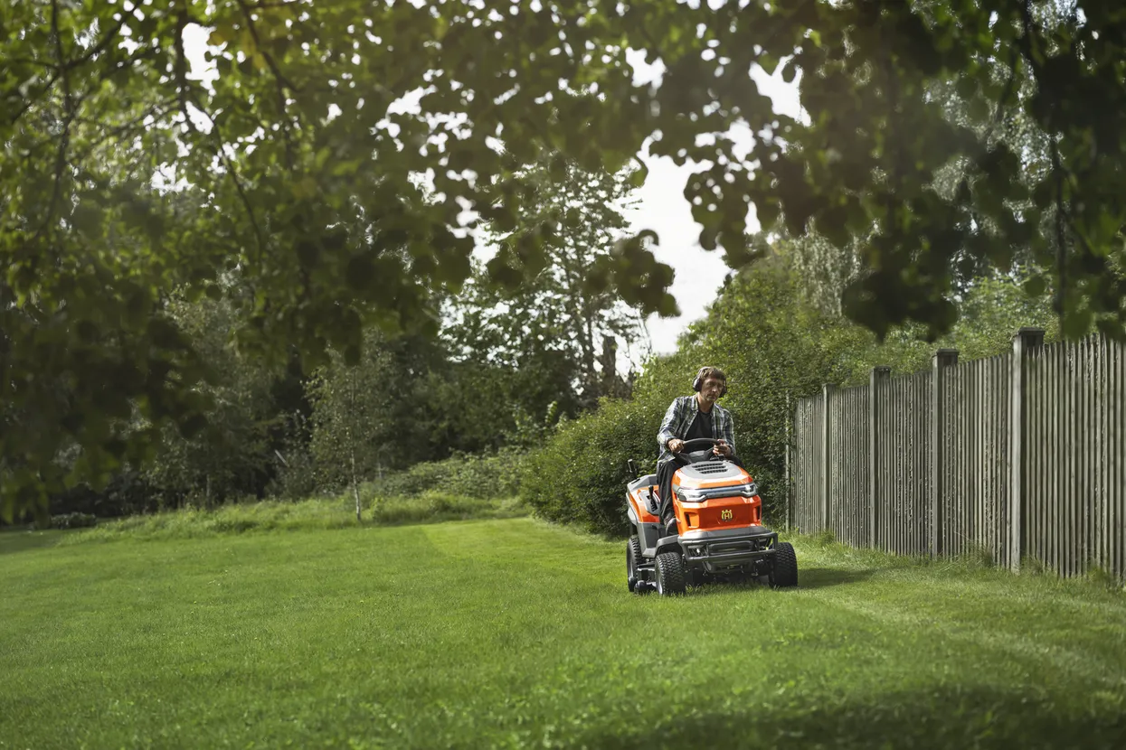 Rasentraktor TC 220T mit 2-Zylinder-Motor